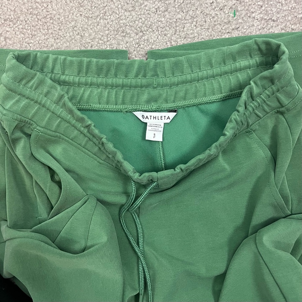 Athleta Green Cropped Wide-Leg Sweatpants - Picture 6 of 10